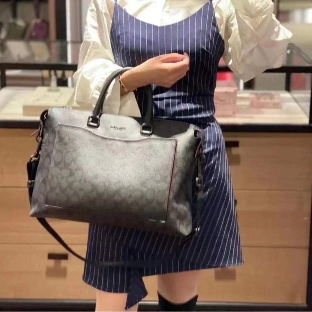 Coach Beckett Pocket Brief In Signature Canvas - Picture 4 of 6